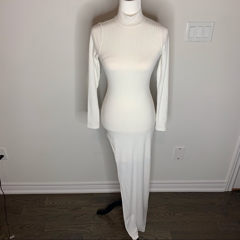 White Ribbed knit dress with slit